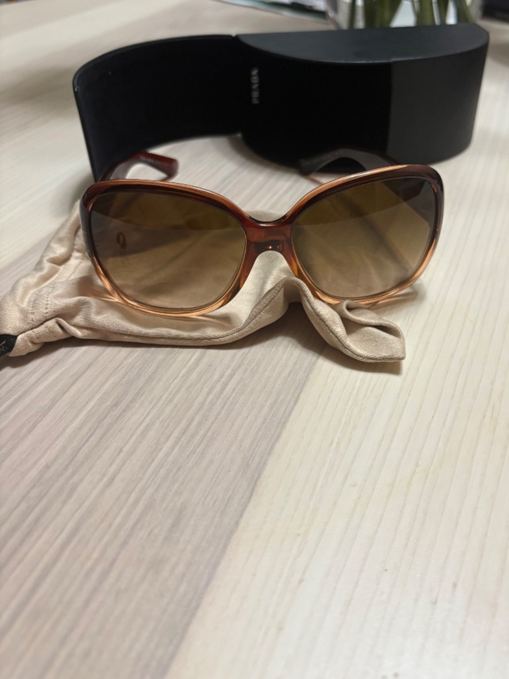 Prada sunglasses - Picture 3 of 3